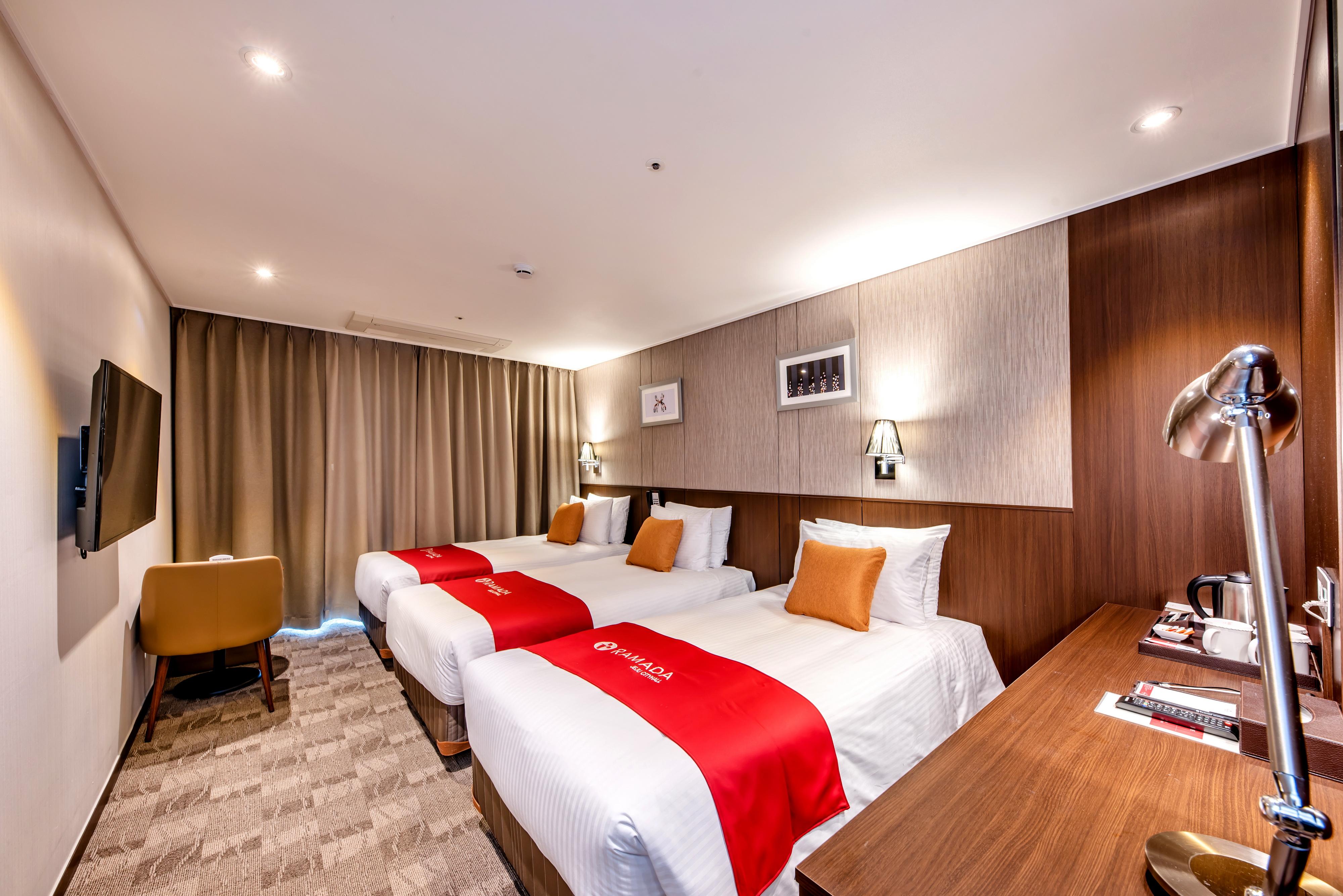 Ramada By Wyndham Jeju City Hall Exteriör bild