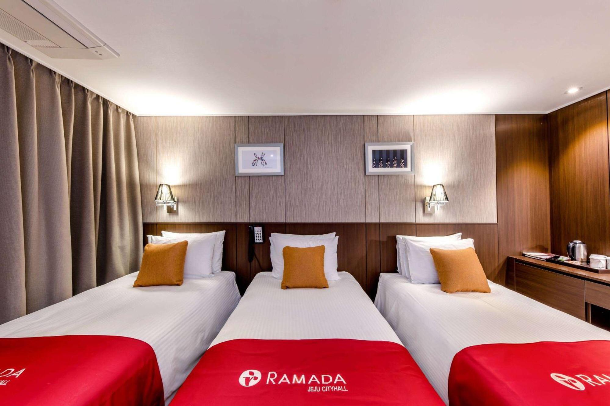 Ramada By Wyndham Jeju City Hall Exteriör bild